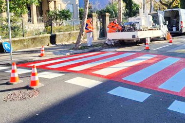 https://www.rijeka.hr/wp-content/uploads/2025/09/Pjesacki-prijelazi-oznaceni-bijelom-i-crvenom-termoplastikom.jpg