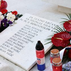 Polaganje vijenaca za Dan policije