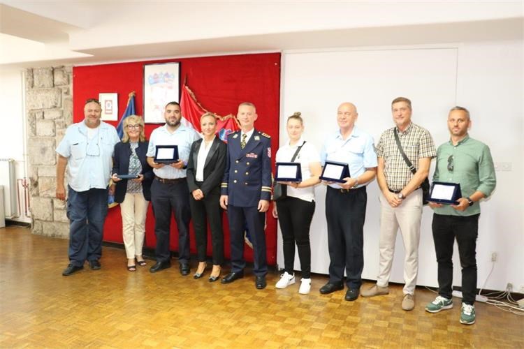Policija uručila zahvalnice komunalnim i prometnim redarima