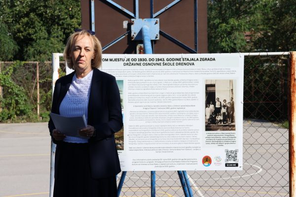 informativna ploča o zgradi nekadašnje Državne osnovne škole Drenova