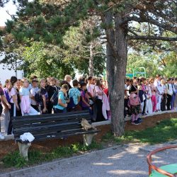 informativna ploča o zgradi nekadašnje Državne osnovne škole Drenova