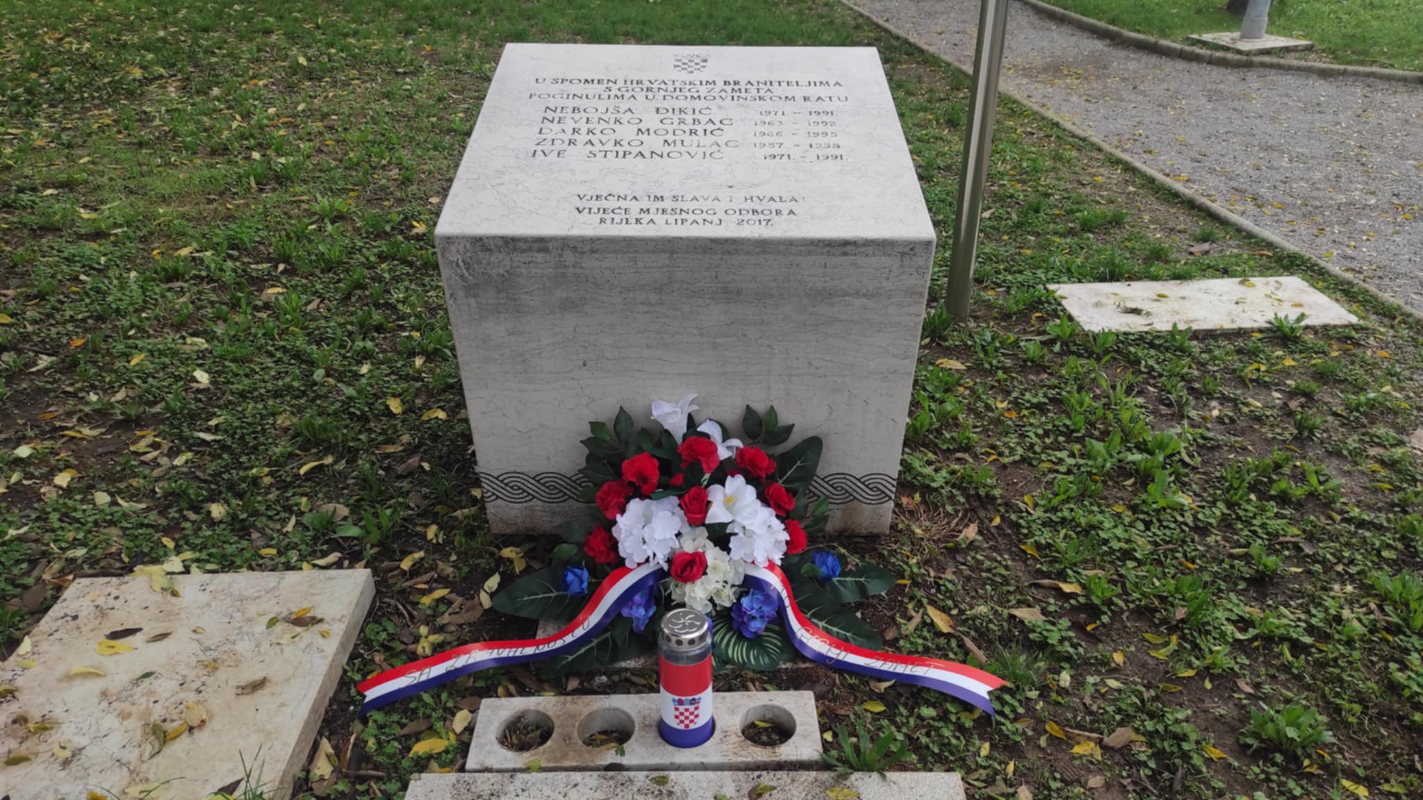 Cvjetni aranžman i svijeća - Gornji Zamet - Svi sveti