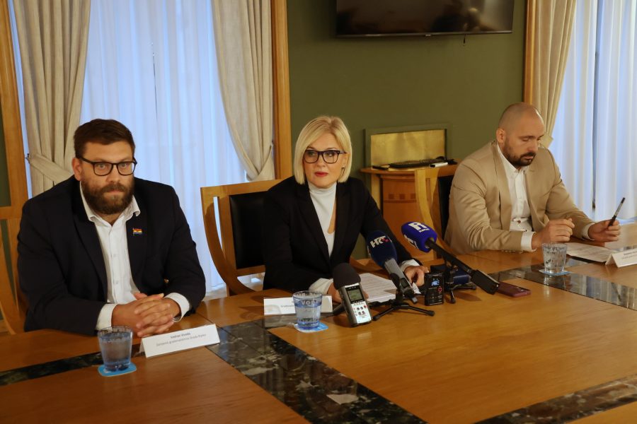 Konferencija za novinare o smanjenju poreza na dohodak