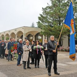 Polaganje vijenaca 128 brigada