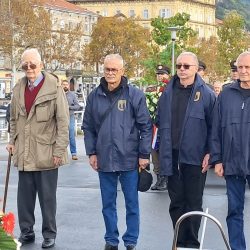 Polaganje vijenaca 128 brigada