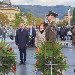 Polaganje vijenaca 128 brigada