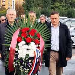 Polaganje vijenaca 128 brigada