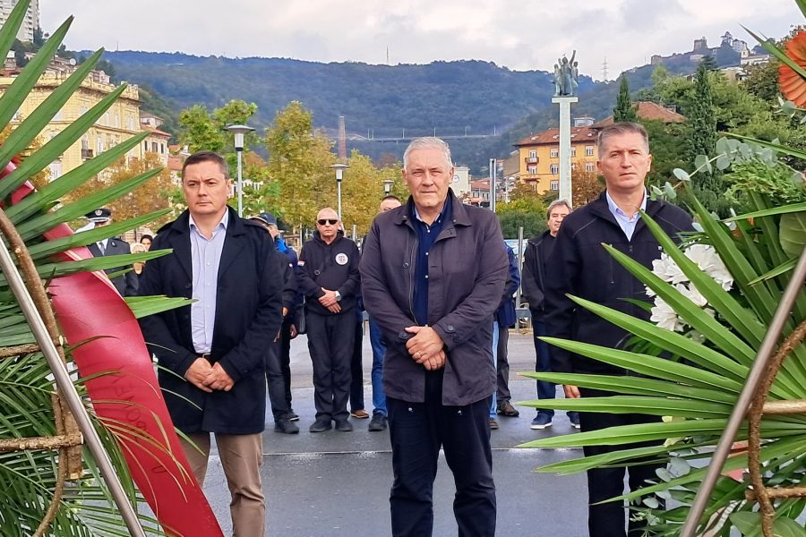 Polaganje vijenaca 128 brigada
