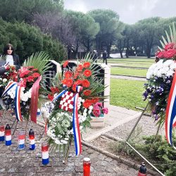 Polaganje vijenaca 128 brigada