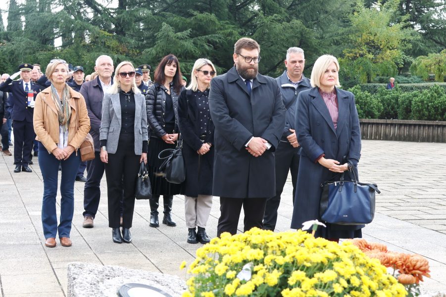 Polaganje vijenaca za blagdan Svih svetih