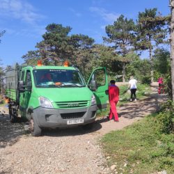 Raščišćavanje zelene površine na kraju Dražičke ulice