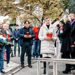 Svi sveti - Grbci - Polaganje cvijeća i paljenje svijeća