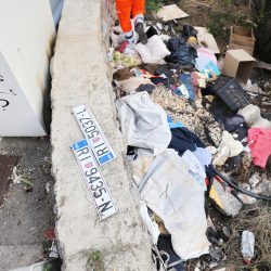 Divlji deponij pored Doma zdravlja na Zametu