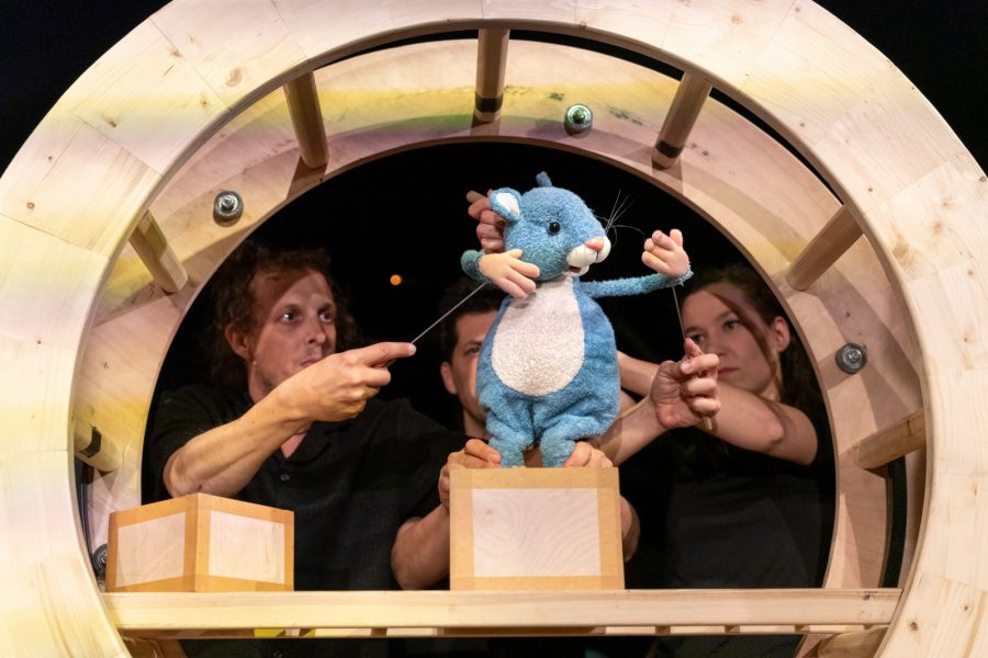 Iz predstave Slatke rijeci