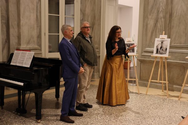 Izložba o Carlosu Arayi