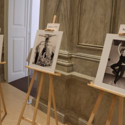 Izložba o Carlosu Arayi