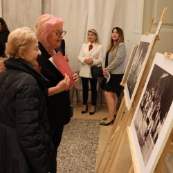 Izložba o Carlosu Arayi