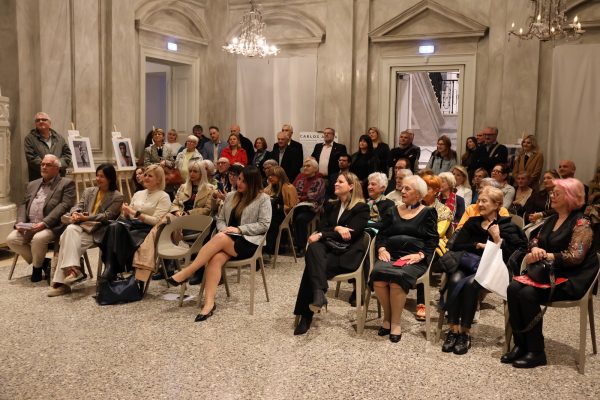 Izložba o Carlosu Arayi