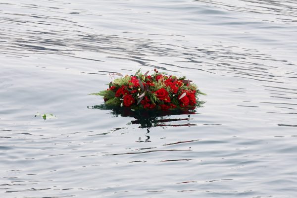 Polaganje vijenca u more