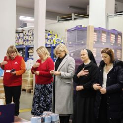 Slaganje blagdanskih paketa za korisnike Caritasa