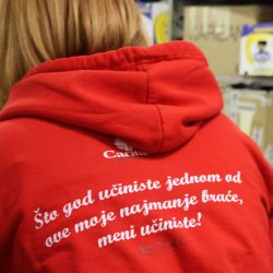 Slaganje blagdanskih paketa za korisnike Caritasa