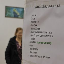 Slaganje blagdanskih paketa za korisnike Caritasa