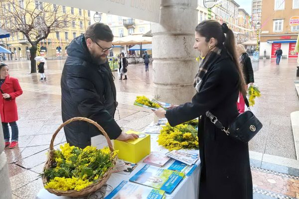 Dan mimoza obilježen na Korzu 