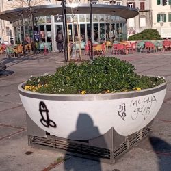 Grafiti Titov trg prije