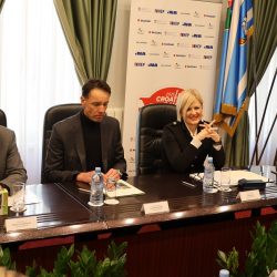 Na tiskovnoj konferenciji povodom najave WRC Croatia Rallyja 2026 sudjelovali su i Marin Frčko, dopredsjednik Organizacijskog odbora WRC Croatia Rallyja 2026, zamjenik primorsko-goranskog župana Robert Matić, Vedran Vivoda, zamjenik gradonačelnice Rijeke, Iva Erceg, pročelnica riječkog Upravnog odjela za odgoj i obrazovanje, kulturu, sport i mlade, Vice Nekić, predsjednik Gradskog vijeća Senja, Nada Prodan Mraković, pročelnica za turizam Istarske županije te Alessandra Ban, pročelnica za turizam i poduzetništvo Primorsko-goranske županije.