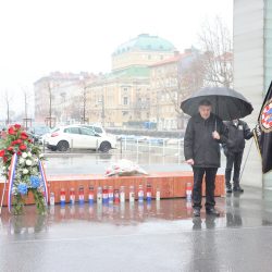 Polaganje vijenaca na Delti za spomendan međunarodnog priznanja