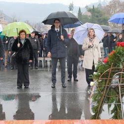Polaganje vijenaca na Delti za spomendan međunarodnog priznanja