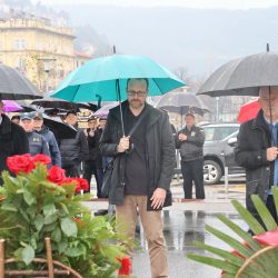 Polaganje vijenaca na Delti za spomendan međunarodnog priznanja