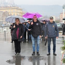Polaganje vijenaca na Delti za spomendan međunarodnog priznanja