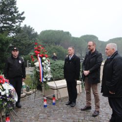 Polaganje vijenaca na Drenovi