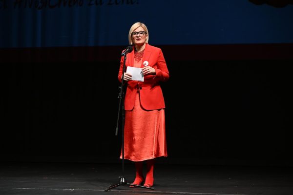Dan crvenih haljina Foto Kurti