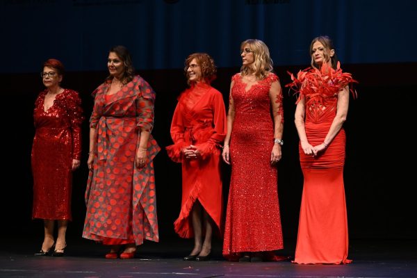 Dan crvenih haljina Foto Kurti