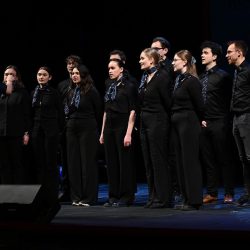 Dan crvenih haljina Foto Kurti