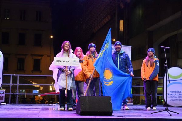 Defile nacija mladih skijaša