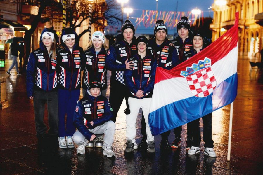 Defile nacija mladih skijaša