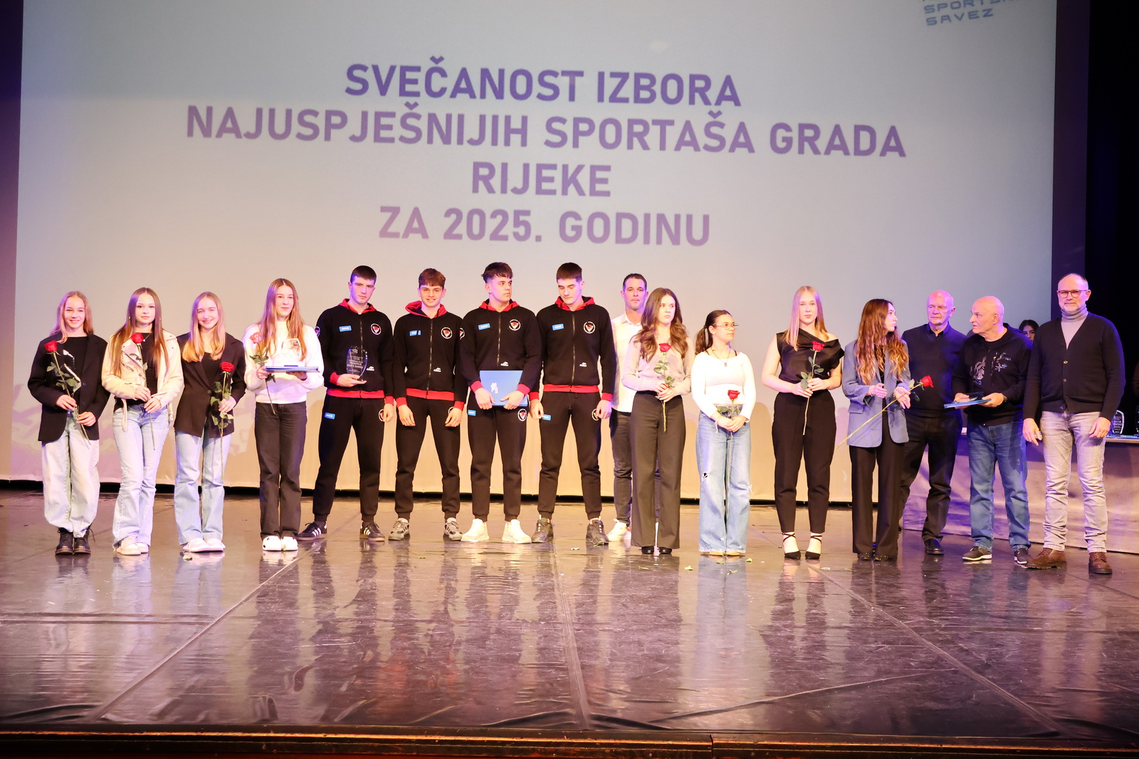 U konkurenciji juniora priznanja su primili Gabrijel Burburan, Mauro Ivan Čubranić, Karlo Dragošević i Viktor Tončinić, članovi Vaterpolo kluba Primorje Erste Bank, koji su kao dio hrvatske reprezentacije osvojili brončanu medalju na Svjetskom U-20 prvenstvu u vaterpolu, a njihova priznanja je preuzeo trener Nikola Milošević.