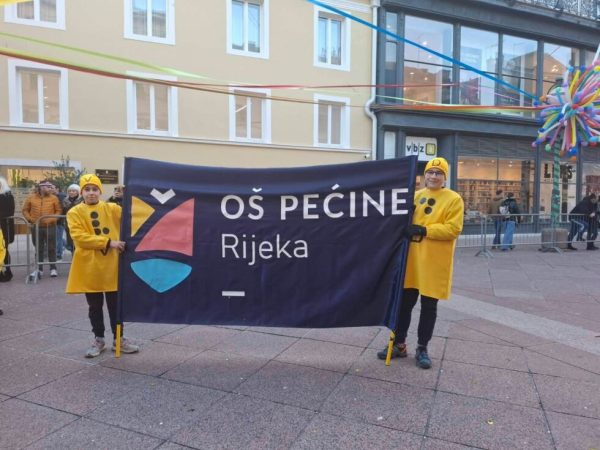 Osnovna škola Pećine u maškaranoj povorci