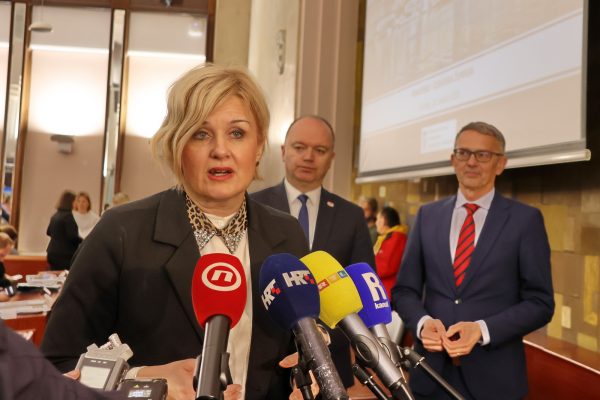 Sastanak gradonačelnika i načelnika PGŽ s ministrom demografije Šipićem