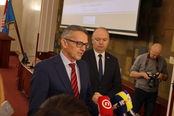 Sastanak gradonačelnika i načelnika PGŽ s ministrom demografije Šipićem