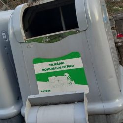 Vandaliziranje spremnika za otpad 1