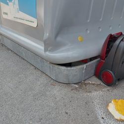 Vandaliziranje spremnika za otpad 1