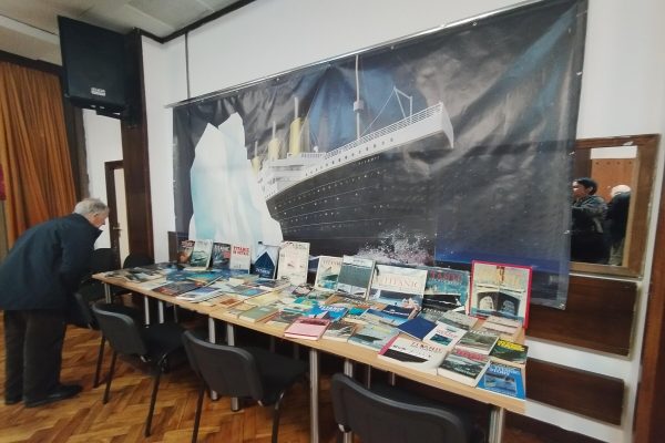 Knjige posvećene brodovima Titanic i Carpathia
