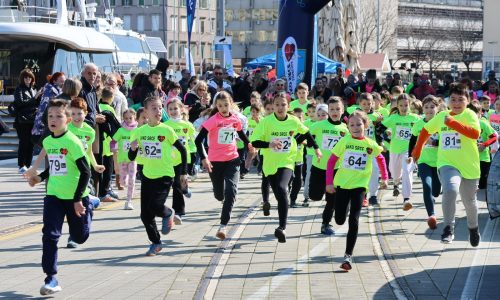 Manifestacija Trči i hodaj za jako srce na Molo longu