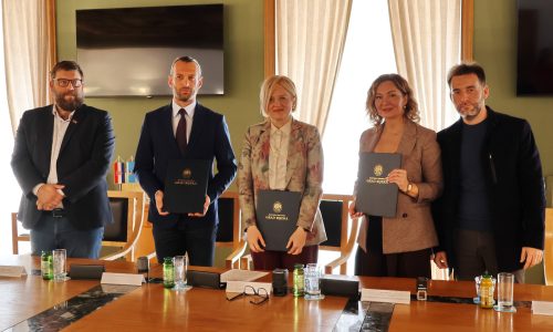 Potpisan dodatak kolektivnom ugovoru za zaposlenike gradske uprave