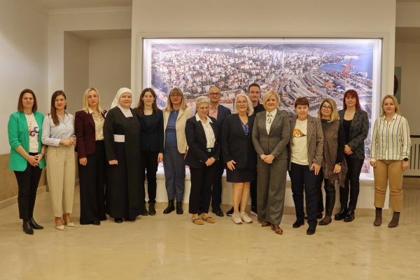 Potpisani ugovore za nadstandne programe u zdravstvu i socijali