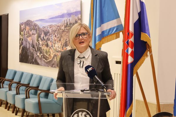 Potpisani ugovore za nadstandne programe u zdravstvu i socijali